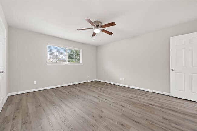 Building Photo - 7739 Antoine Dr