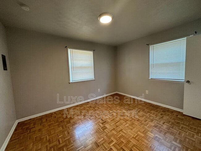 Building Photo - 1025 SW 57th St