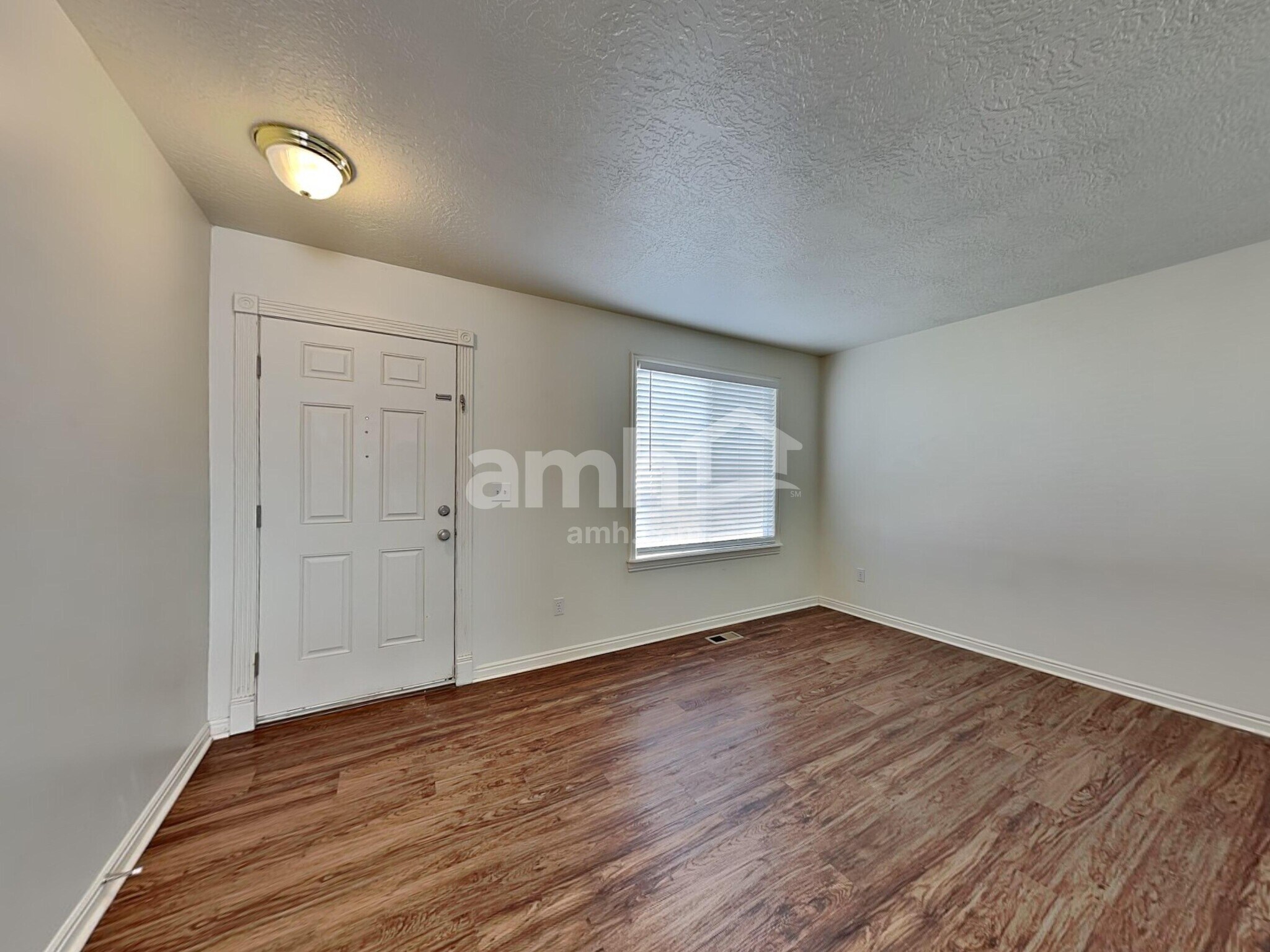 Building Photo - 468 E 1480 N