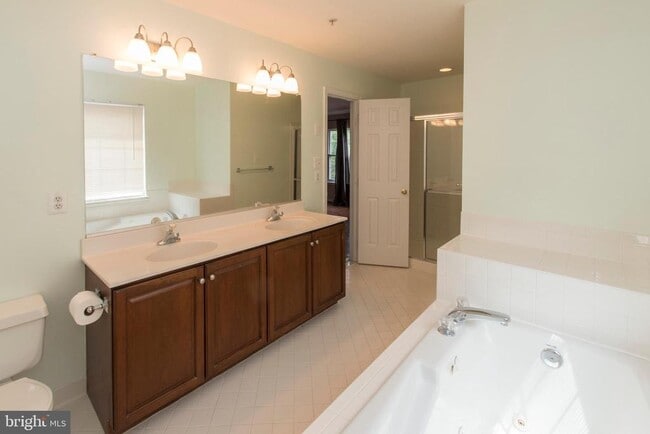 Building Photo - 117 Longpoint Way