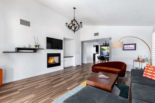 Building Photo - Stylish Palm Springs Retreat with Pool