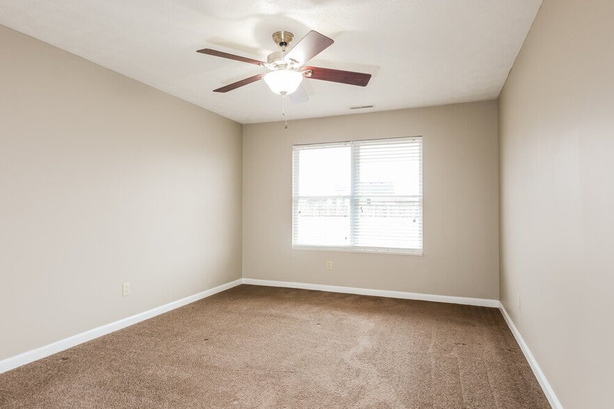 Building Photo - 748 Hollowood Ln