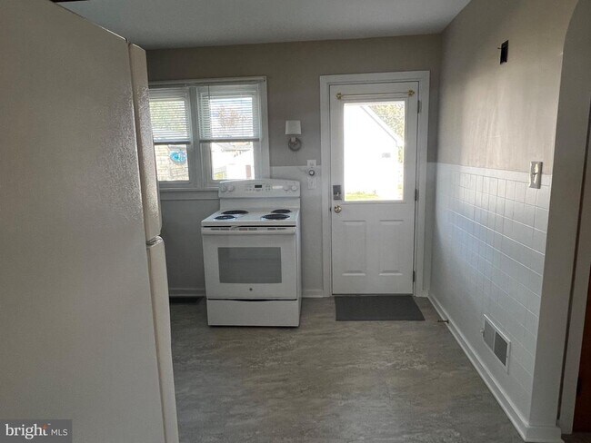 Building Photo - 770 S Lincoln St