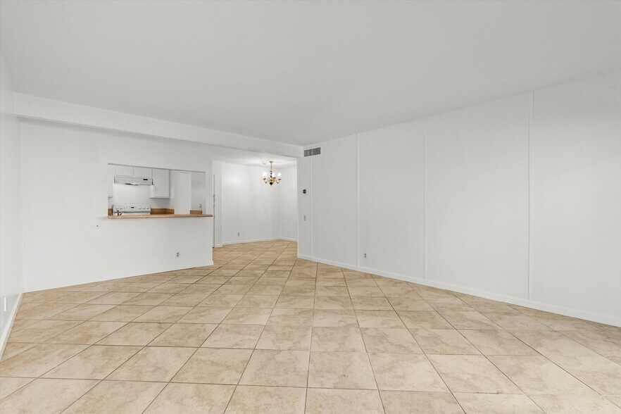 Building Photo - 5460 White Oak Ave