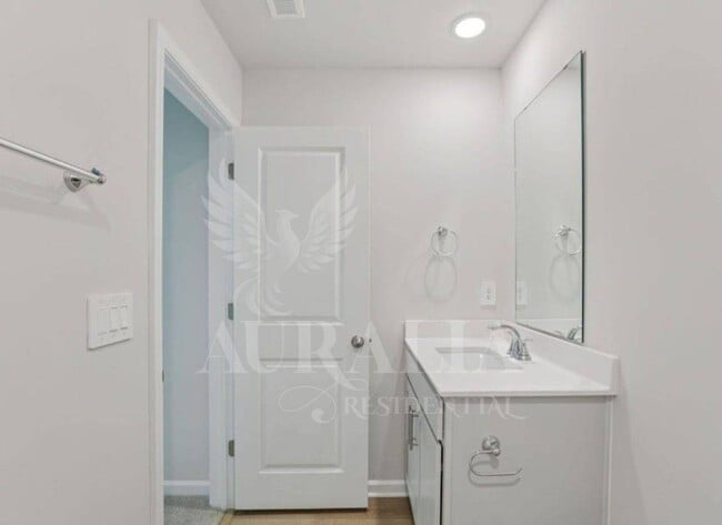 Building Photo - 805 Ottawa Dr