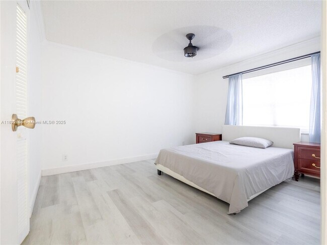 Building Photo - 6300 S Falls Cir Dr