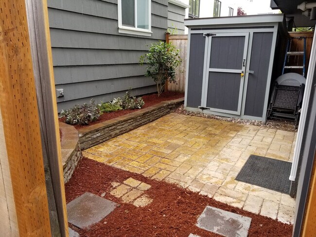 Building Photo - 2904 Alki Ave SW