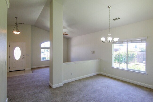 Building Photo - 4 Bedroom Mary Lake Home on Cul-De-Sac