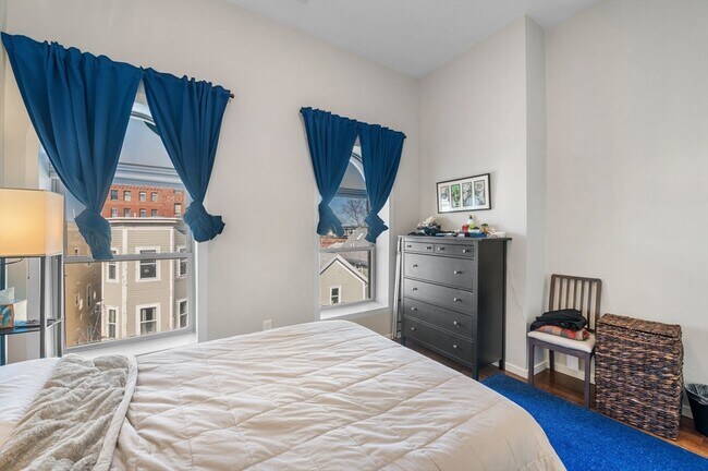 Building Photo - 178 Elm St