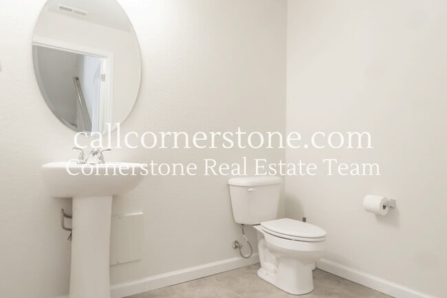 Building Photo - 1092 Petra Hts