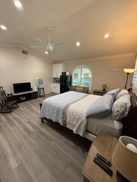 Building Photo - 15916 Binney St