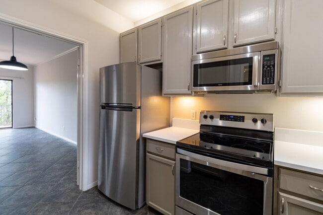 Building Photo - South Austin Gem: Cozy 2BR Home with Stunning Downtown Views, Minutes from Barton Creek Greenbelt!