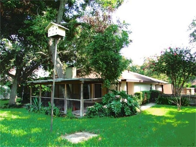 Building Photo - 2212 S Belmont Dr