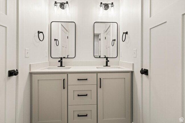 Building Photo - 150 S 100 E