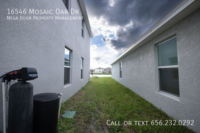 Building Photo - 16546 Mosaic Oar Dr