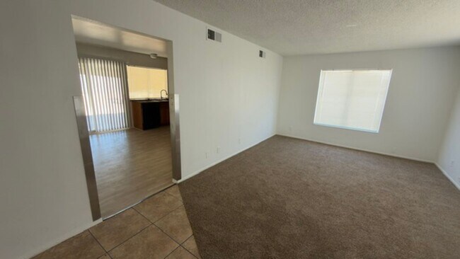 Building Photo - 4295 Sunnyview Ct
