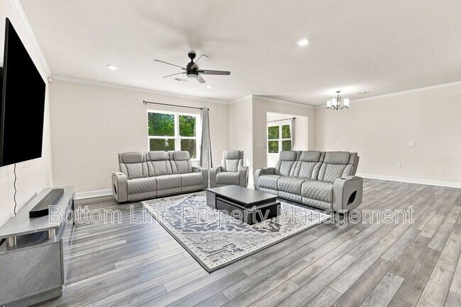 Building Photo - 2230 Bethpage Dr