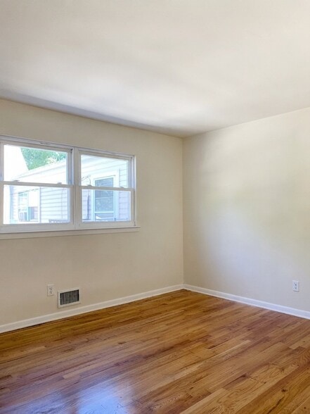 Building Photo - 1251 Milton Pl