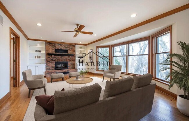 Building Photo - 1410 Woodland Dr SW