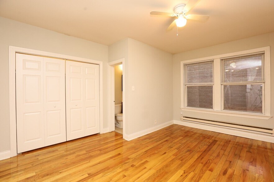 Building Photo - 457 W Melrose