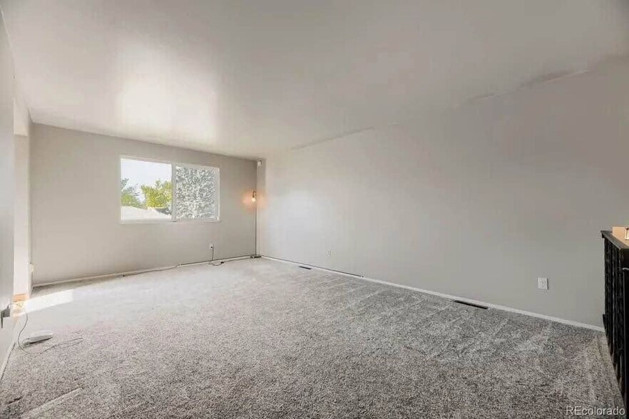 Building Photo - 7056 W Rowland Ave
