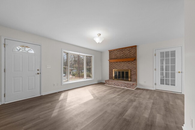 Building Photo - 340 Circle Dr