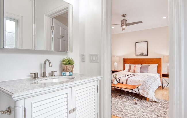 Building Photo - 422 Smithwood Dr