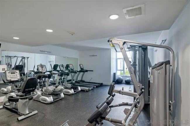 Building Photo - Bankers Hill Upgraded  One bedroom with Ci...