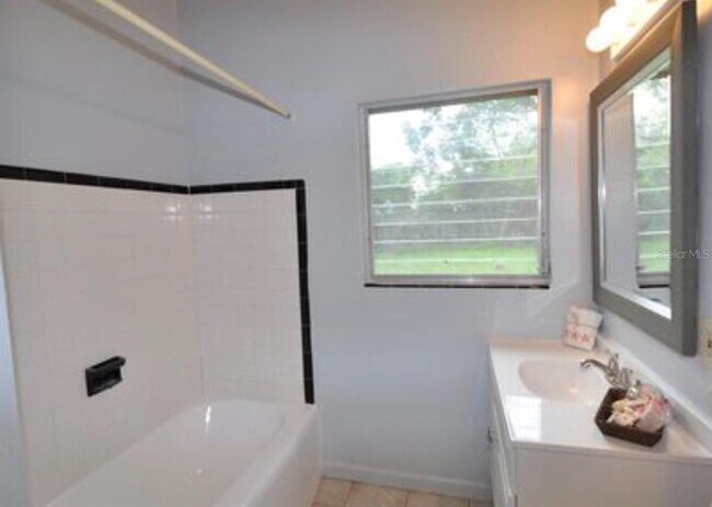 Building Photo - 1332 Hillcrest Dr