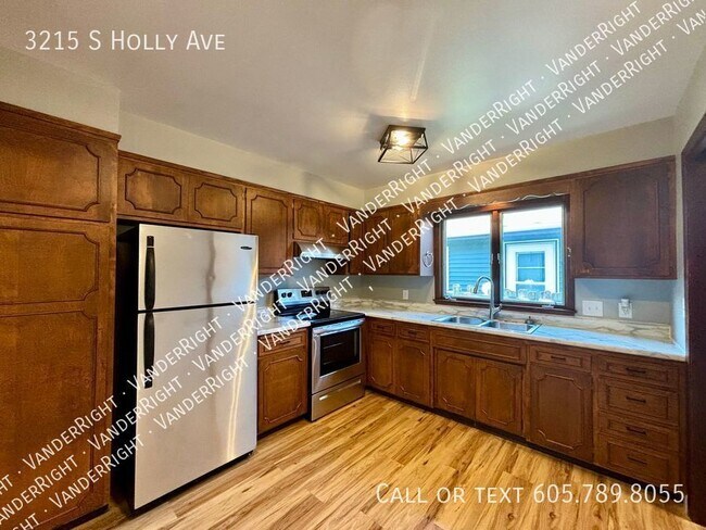 Building Photo - Updated 3 Bedroom 2 Bathroom!