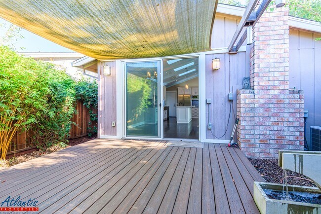 Building Photo - Gorgeous Home | Remodeled | Desirable Location