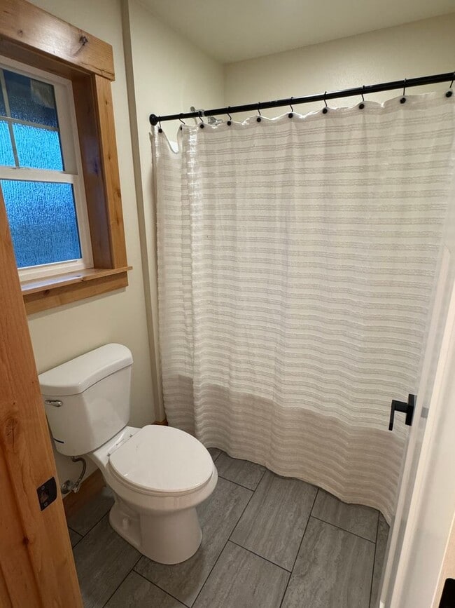 Building Photo - Brand New Private Bella Ridge 4 Bedroom 2.5 Bath Home Near Golf and Lewis & Clark Elementary School