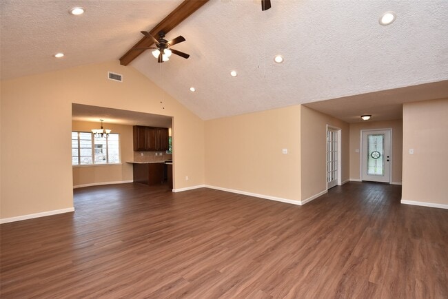 Building Photo - 2910 Colonial Dr