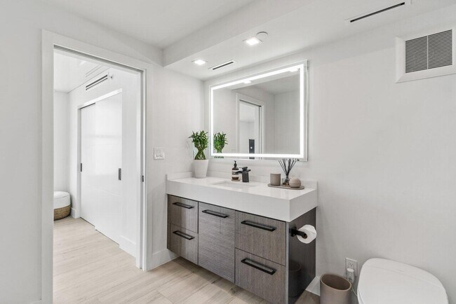 Building Photo - 3115 S Ocean Blvd