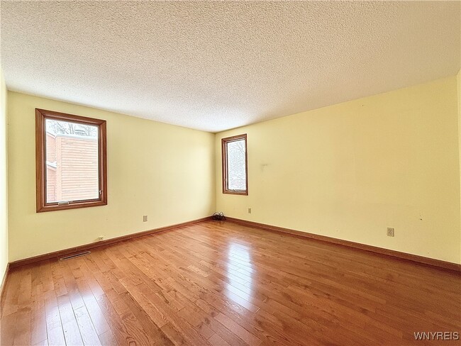 Building Photo - 8 Hummingbird Ln