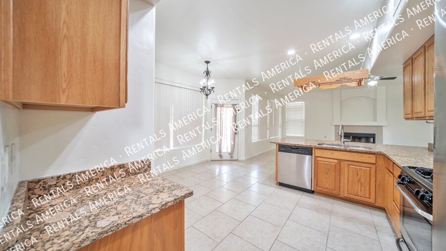 Building Photo - 15400 S Camino Agua Azul