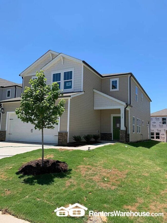 Building Photo - Spacious 4-bedroom home with large loft! A...