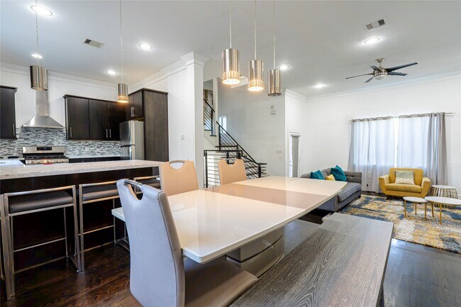 Building Photo - 1205 Summer St