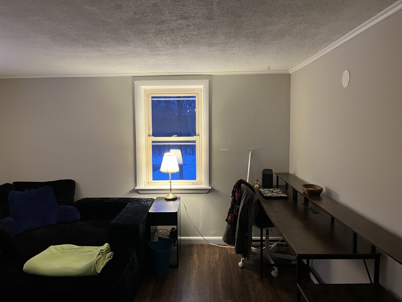 Building Photo - 786 Marion Rd