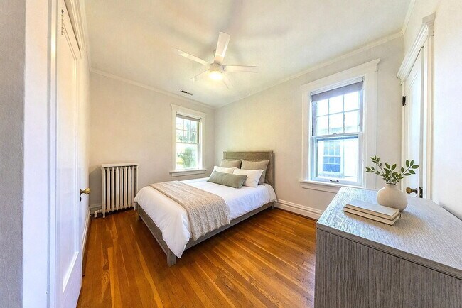 Building Photo - Gorgeous U-City Pershing Ave 4 bedroom/3 bath GEM - Fully Furnished with CLASS AND ELEGANCE - Mus...