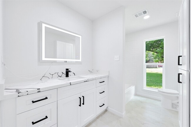 Building Photo - 7114 Fox Run Dr