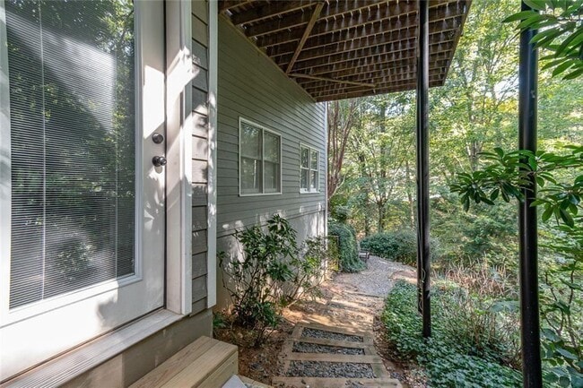 Building Photo - 651 Briarleigh Way
