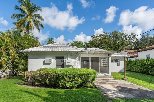 Building Photo - 520 W 51st Terrace