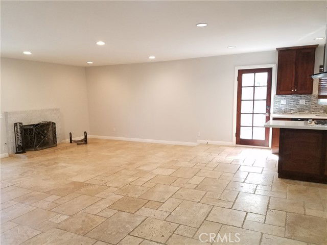 Building Photo - 424 E Riverview Ave