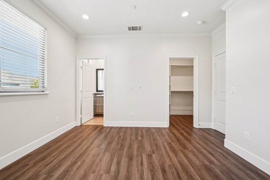 Building Photo - 1406 S Alta Vista Ave