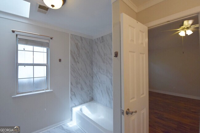 Building Photo - 115 S Fairfield Dr