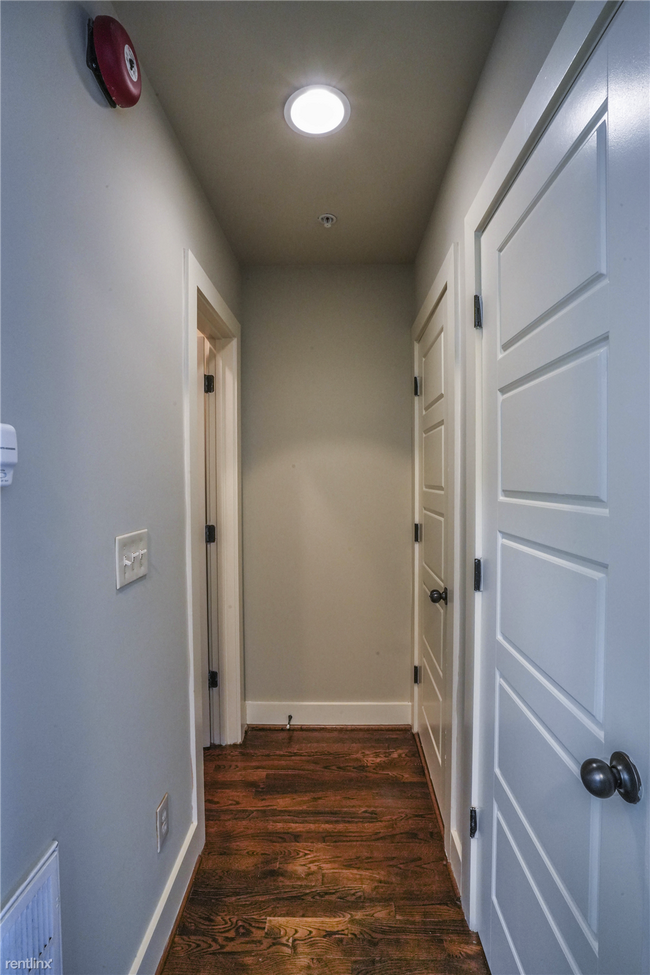 Building Photo - 3 br, 3.5 bath Townhome - 1304 Essex Manor...
