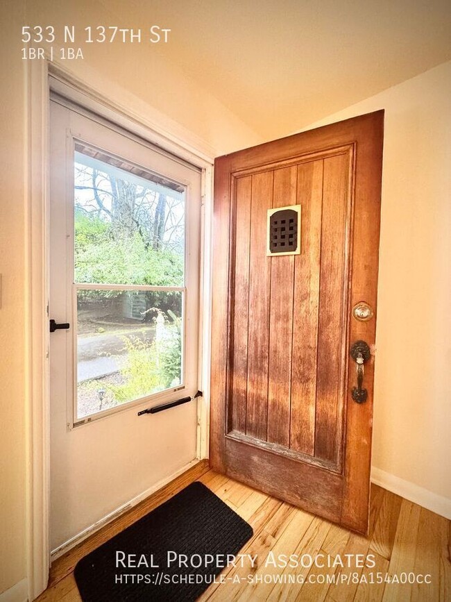 Building Photo - 533 N 137th St