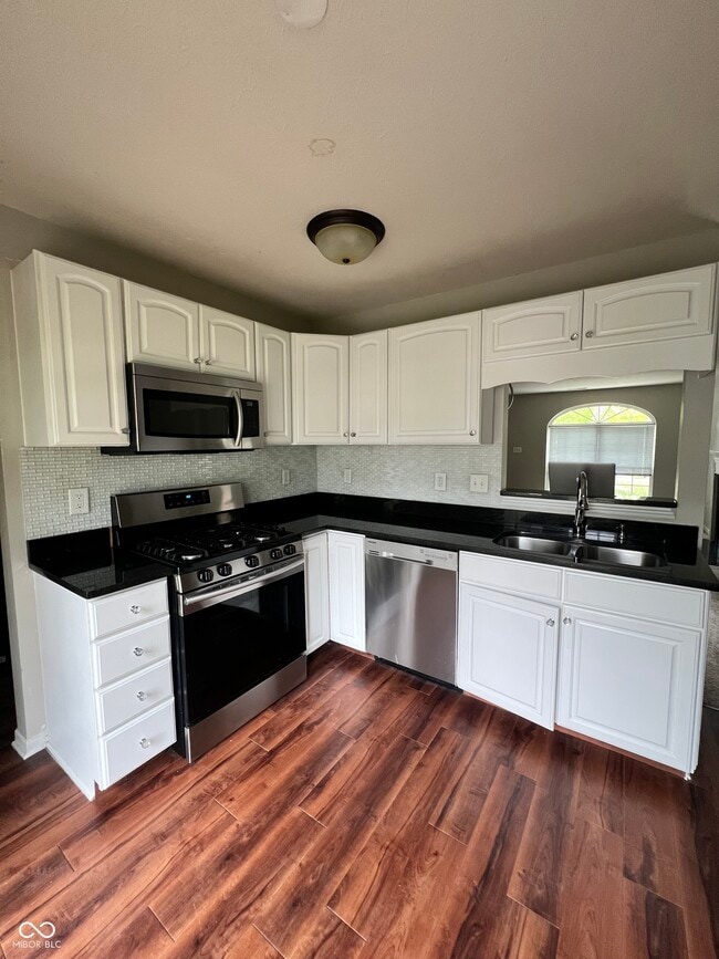 Building Photo - 1631 River Shore Pkwy