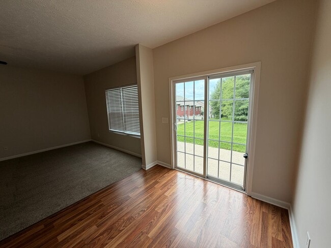 Building Photo - 3 Bed 2.5 Bath Townhome in Brentwood